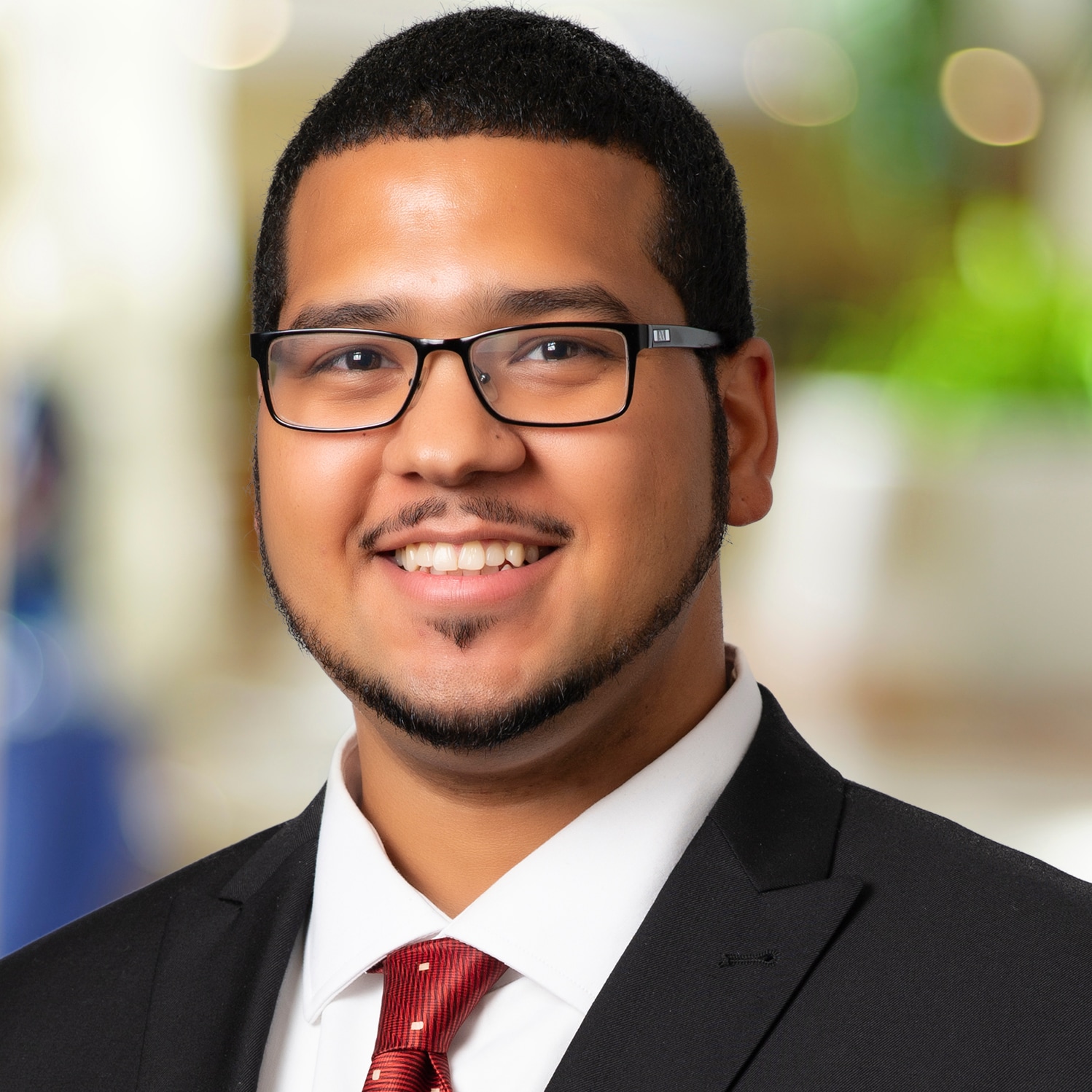 Elias Gomez headshot