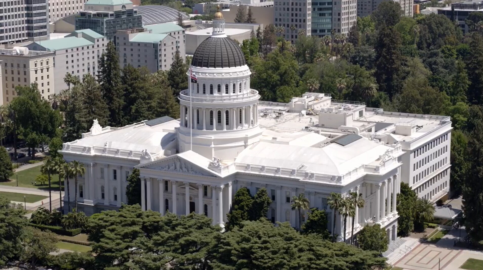 exterior of California state capitol building